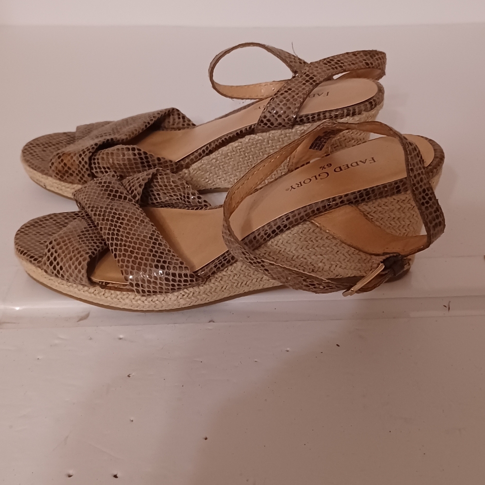 NWOT Faded Glory Women's Brown Wedge Sandals Snake Skin Size 6.5